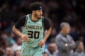 kaiyun-准！赛斯-库里7投6中&amp;三分2中2 得到16分4板2助1断