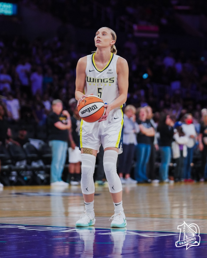 开云app下载-佩奇44分追平WNBA新秀单场得分纪录 却遭压哨绝杀惜败