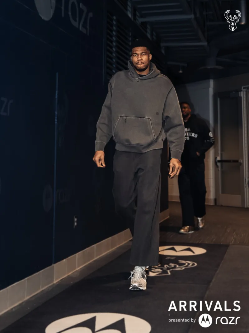 kaiyun-霸气十足！雄鹿社媒晒字母哥步入今日比赛场馆的瞬间