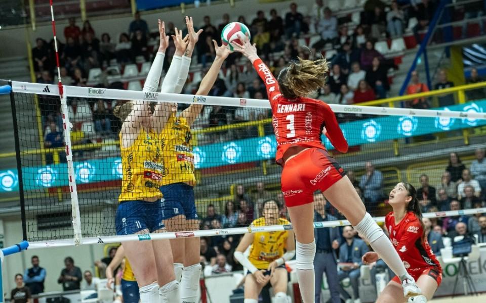 直落三局横扫！朱婷13分率队再胜一场，科内利亚诺跻身意甲四强