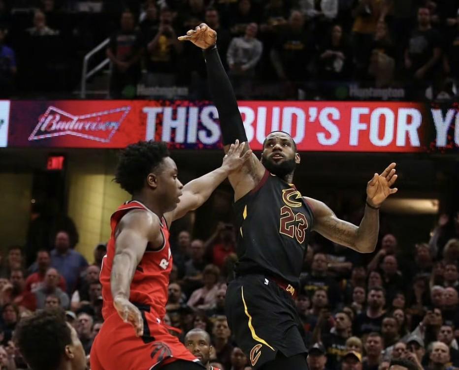 开云体育官网-记者：联盟内部人士普遍认为，詹姆斯下赛季最有可能去骑士